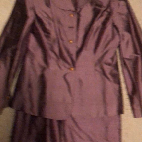 Suit - Picture 3 of 4